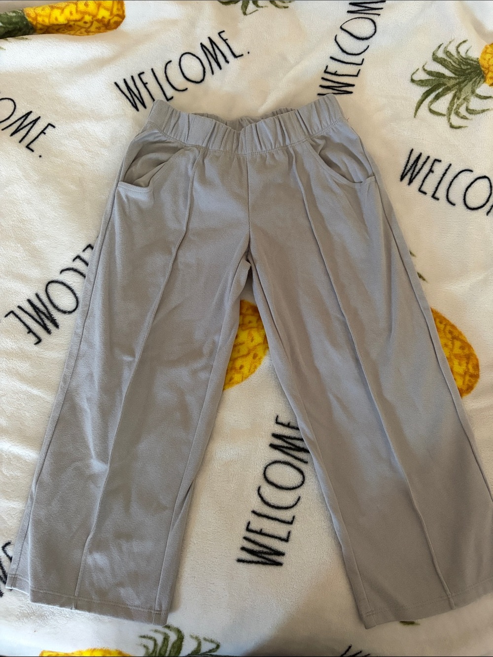 Cat & Jack Light Gray Elastic-Waist Joggers
Small 4/5